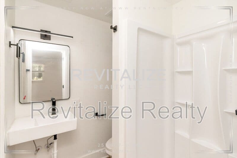 Mobile House: 2365 Sybel Drive