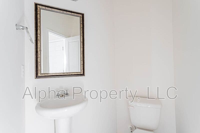 Greer Townhome: 34 Moorlyn Ln