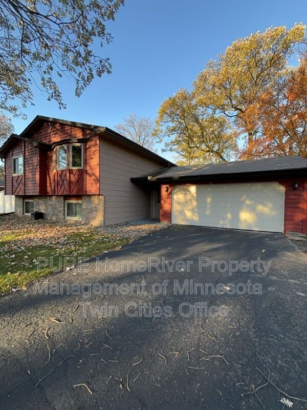 Coon Rapids House: 12394 Magnolia Cir Nw