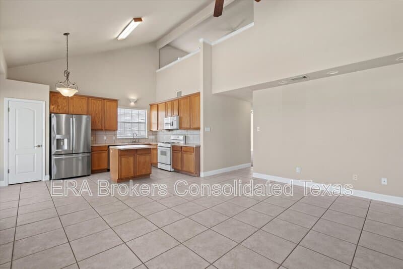 Austin House: 8800 Hazelhurst Dr