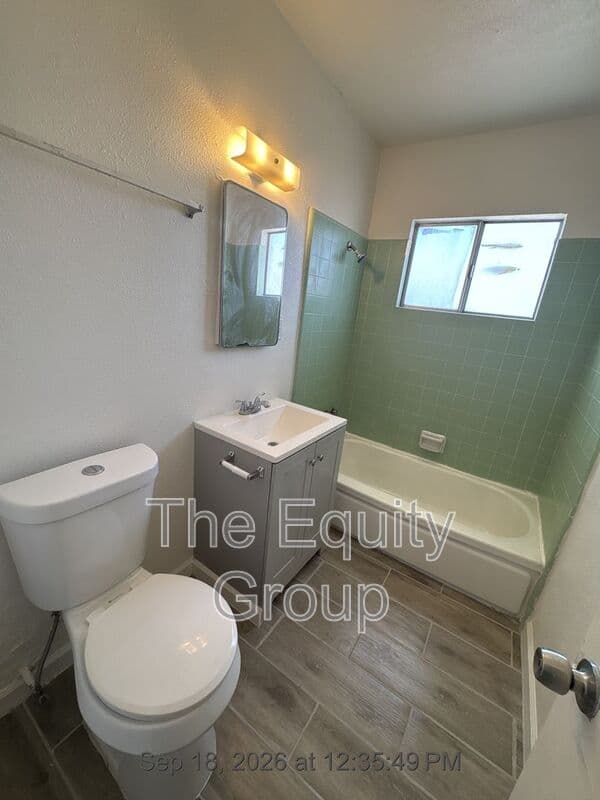 Hanford House: 560 South Richmond Avenue- 4