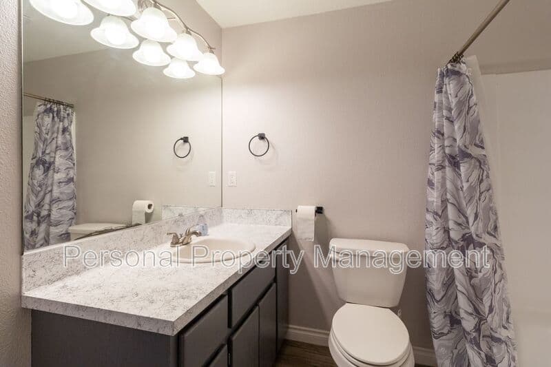Vancouver House: 13906 NE 52nd Street