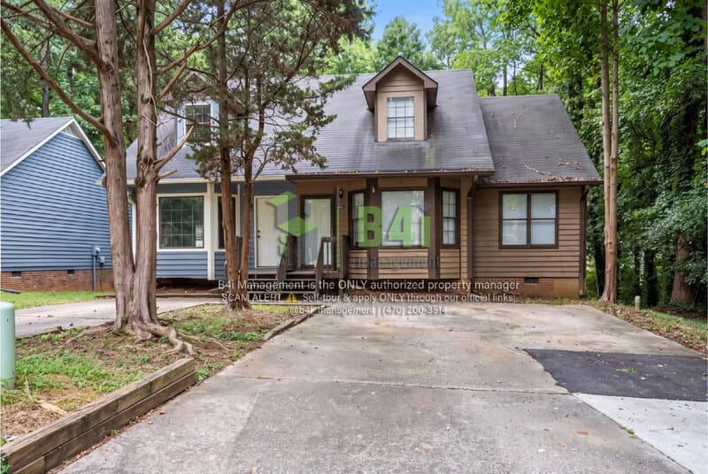 Douglasville House: 6861 S Lakewood Terrace