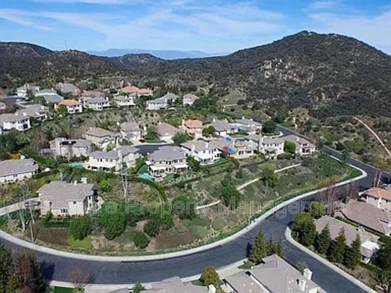 LAKE SHERWOOD House: 1674 BUSHGROVE CT