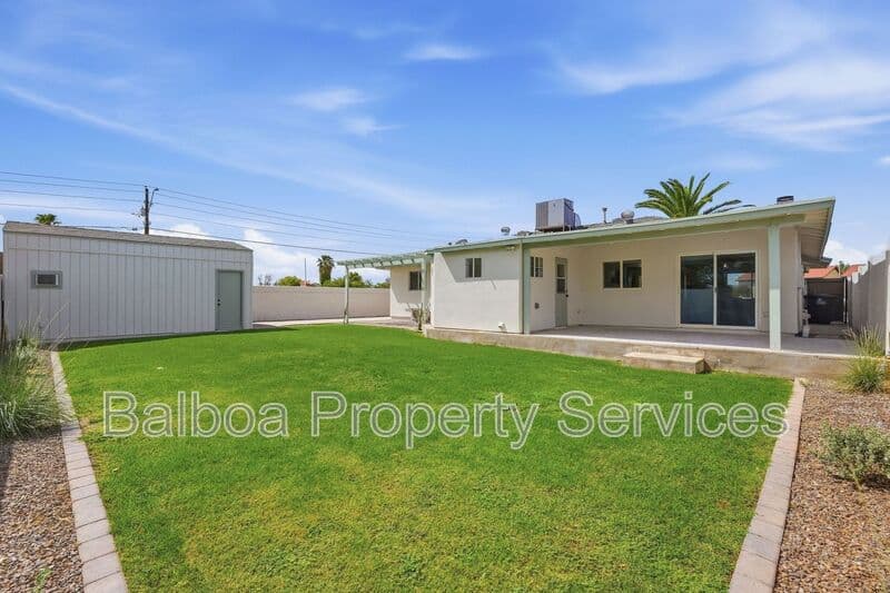Gilbert House: 1 N Cottonwood Dr