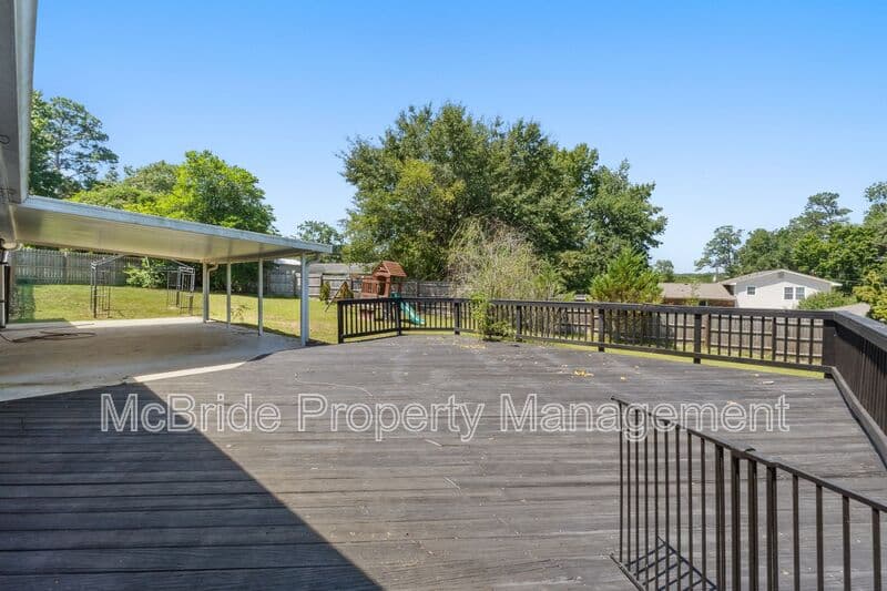 Augusta House: 4009 Royal Oaks Court