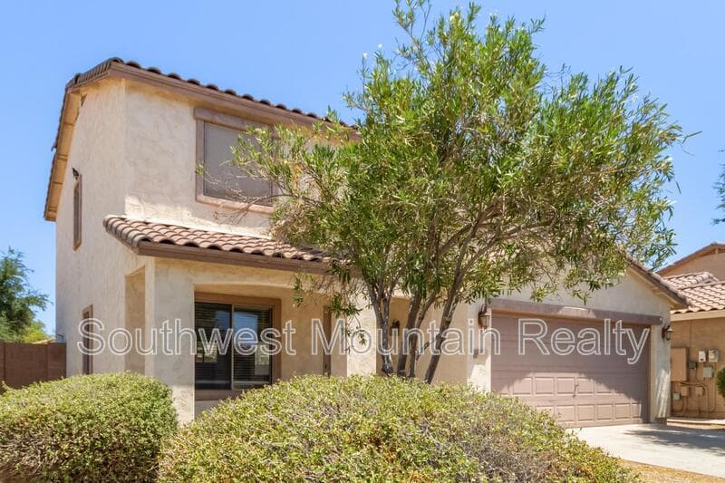 Maricopa House: 44856 W Paitilla Lane