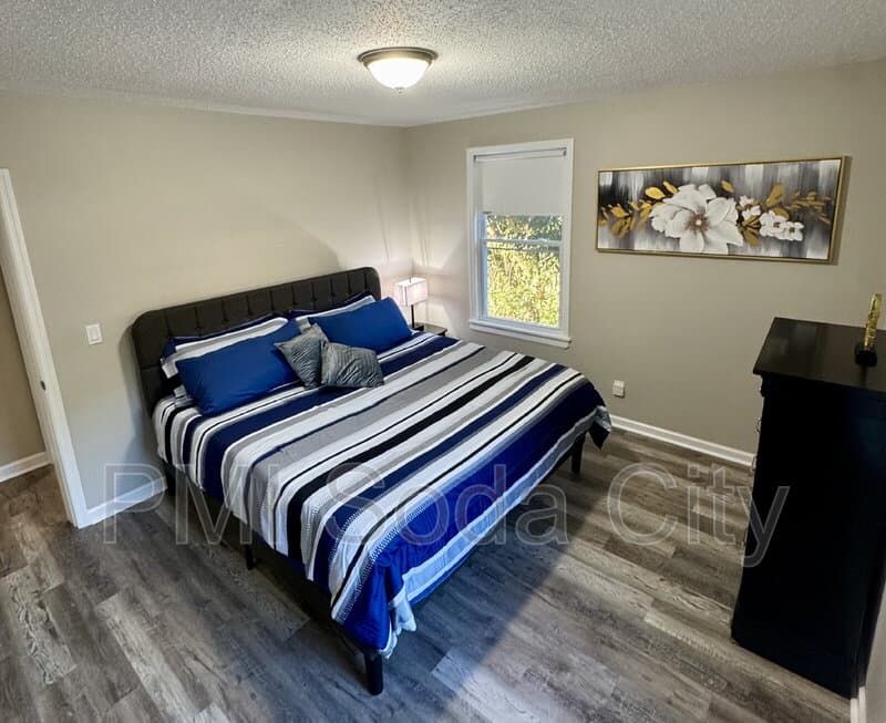 Columbia House: 3615 Truman Street