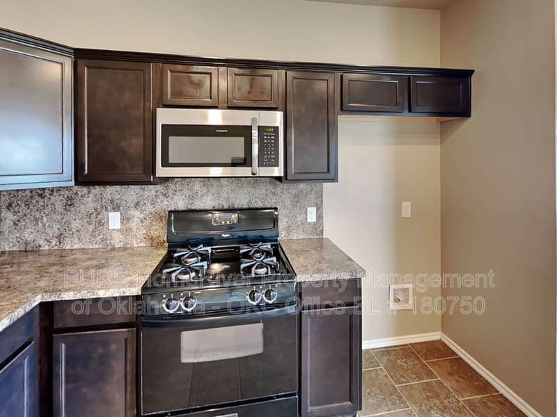 Piedmont House: 11817 NW 134th St