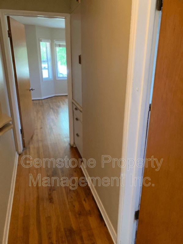 San Diego House: 4947 63rd St