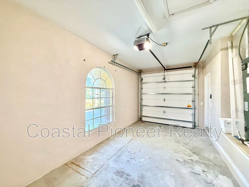 Largo House: 10334 Longwood Dr