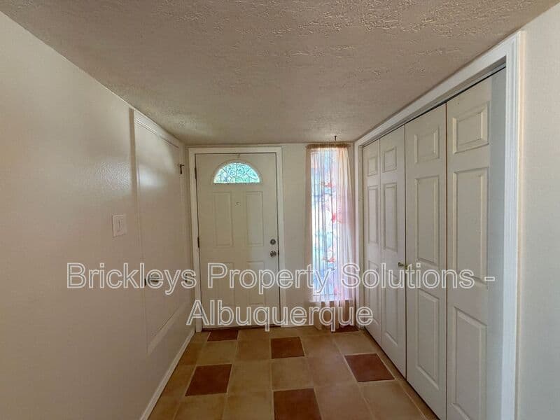 Albuquerque House: 5812 Brahma Dr NW