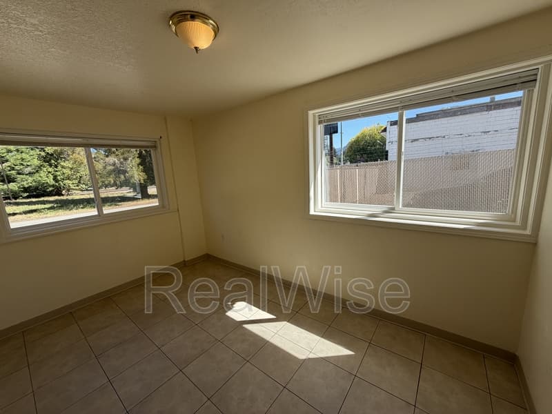 Glendale Condo: 552 Pacific Ave