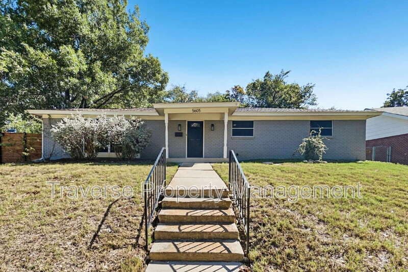 Fort Worth House: 5605 Wimbleton Way