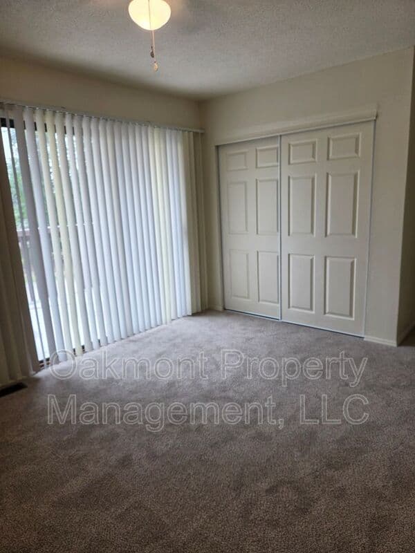 Fayetteville House: 2831 Breezewood Avenue