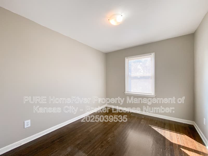 Kansas City House: 418 NE 55th St