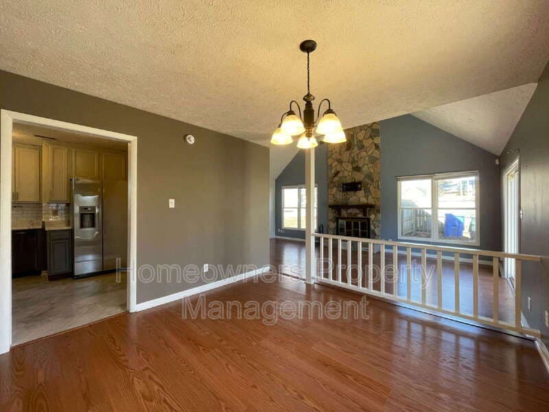 Fayetteville House: 6383 Hawfield Dr