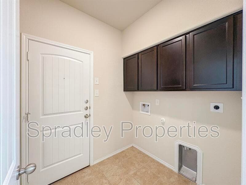 Belton House: 4617 Abergavenny Dr