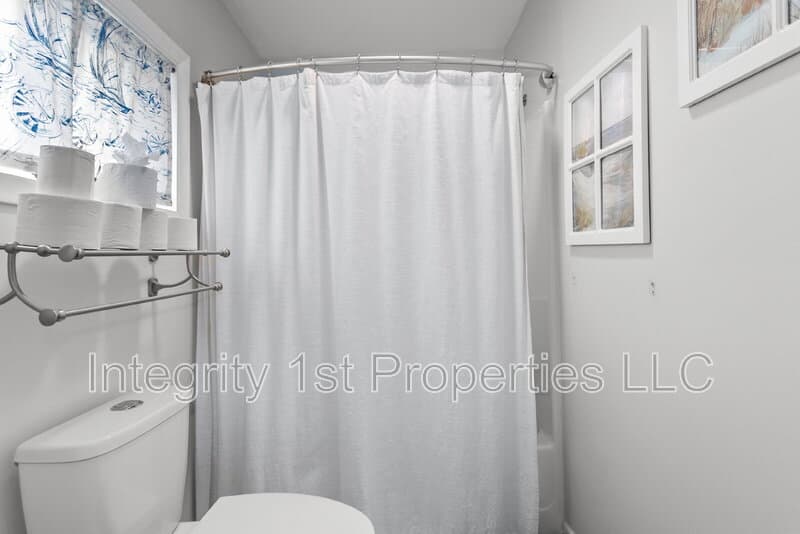 Shawnee House: 11221 West 59th Terrace