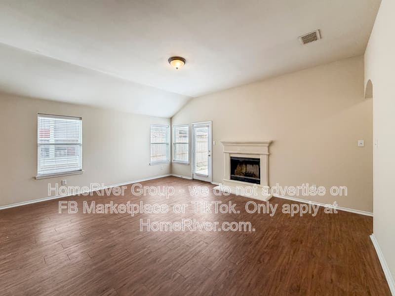 Anna House: 812 Sequoia Dr
