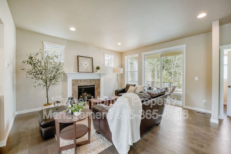 Issaquah House: 4764 244th Court Southeast