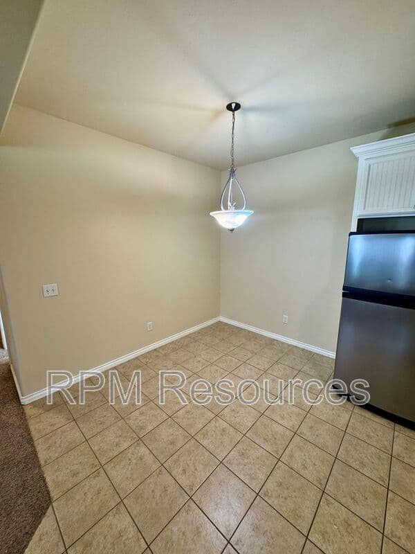 Edmond Condo: 13821 Oxford Dr
