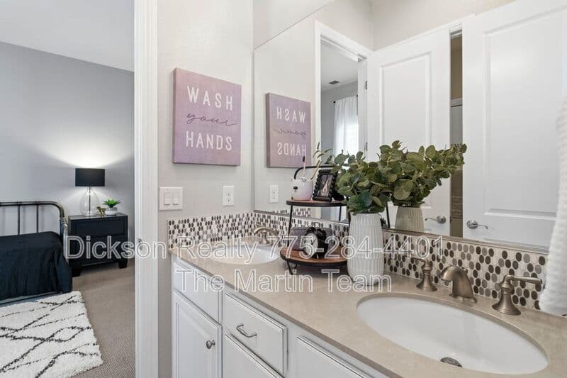 Reno House: 9915 Sea Breeze Lane