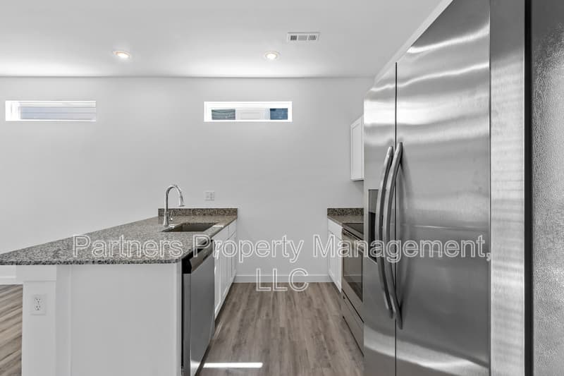 Centerton House: 881 Ventnor Avenue