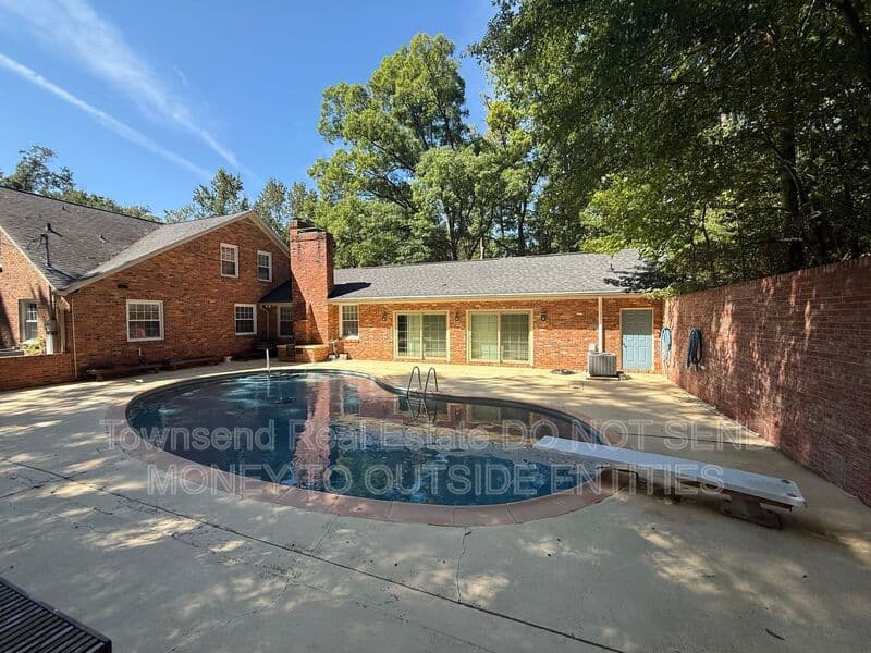 Fayetteville House: 3316 Cliffdale Rd.