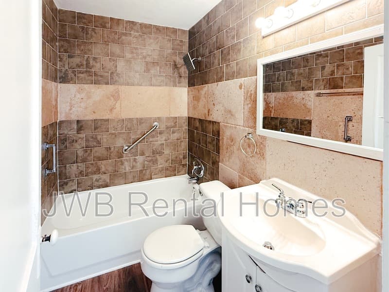 Jacksonville House: 3869 Concord St
