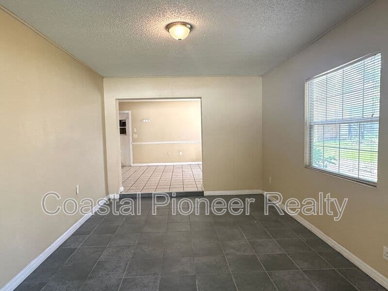 Spring Hill House: 6063 Shingler Ave