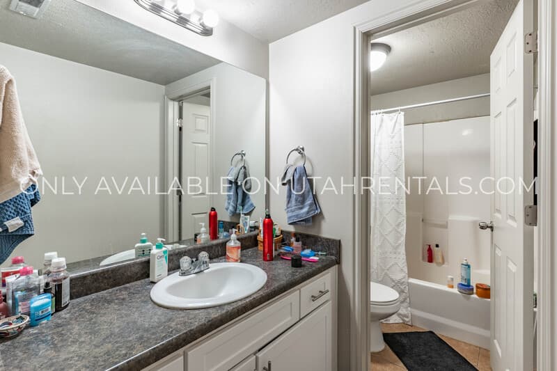 Provo House: 866 E 700 N