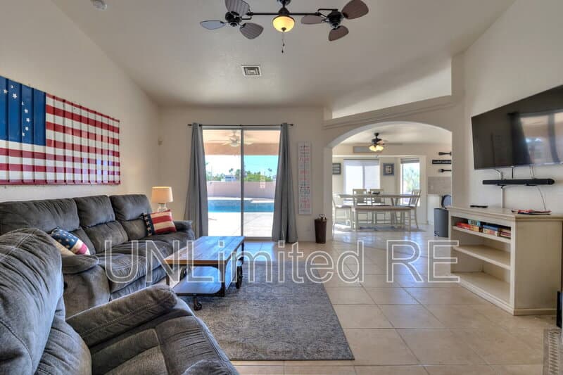 Lake Havasu City House: 304 Acoma Blvd S