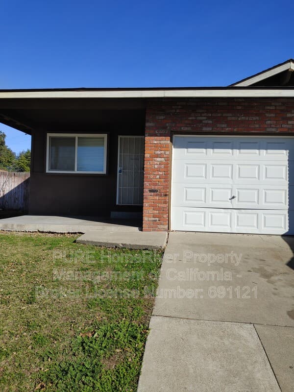 Sacramento House: 3150 Bredehoft Way