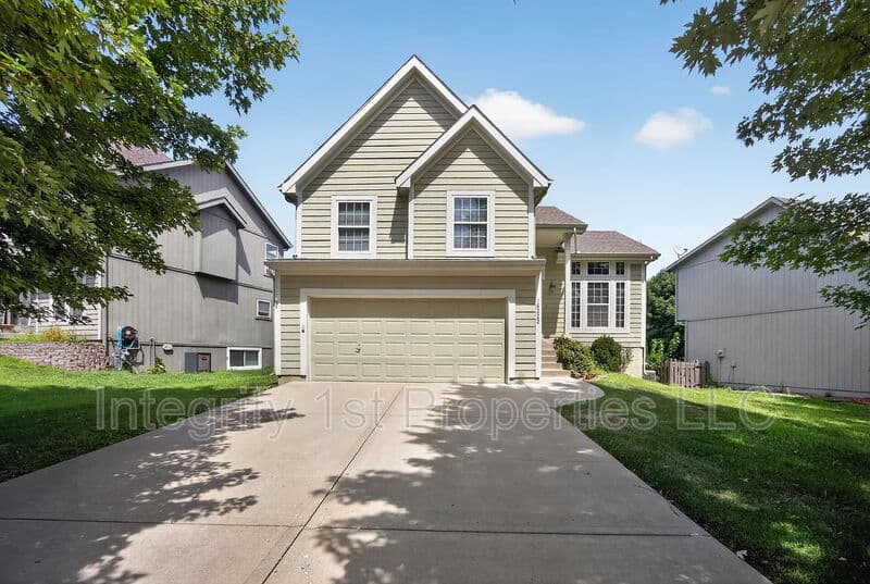 Olathe House: 16222 W 157th Ter