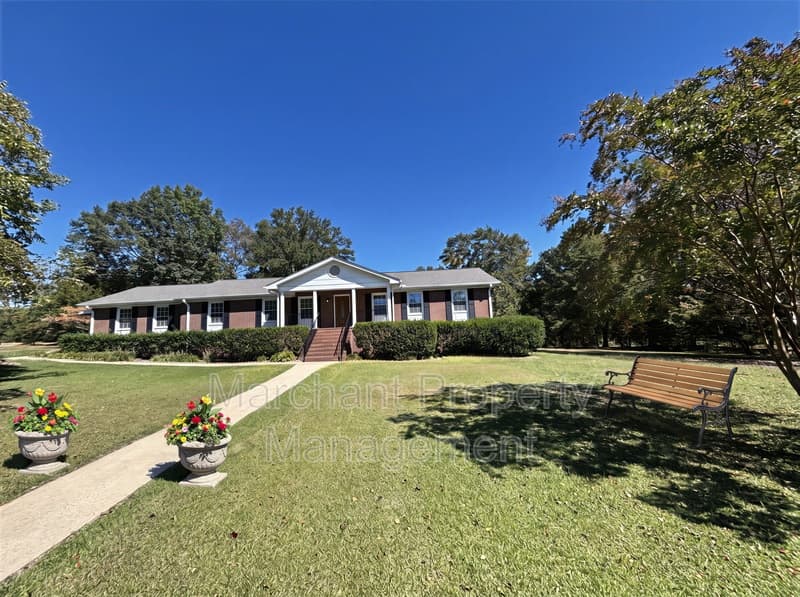 Travelers Rest House: 16 Farmington Trail