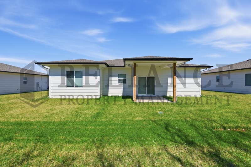 Valley Center House: 701 E Elmwood St