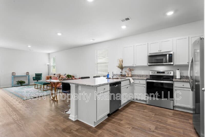 Hinesville House: 89 Hazy Ln