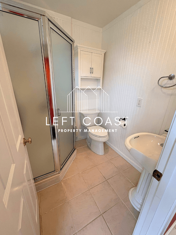Lincoln City House: 1445 Southwest Coast Avenue