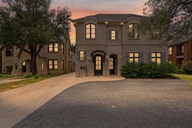 Fort Worth Townhome: 3322 South University Drive