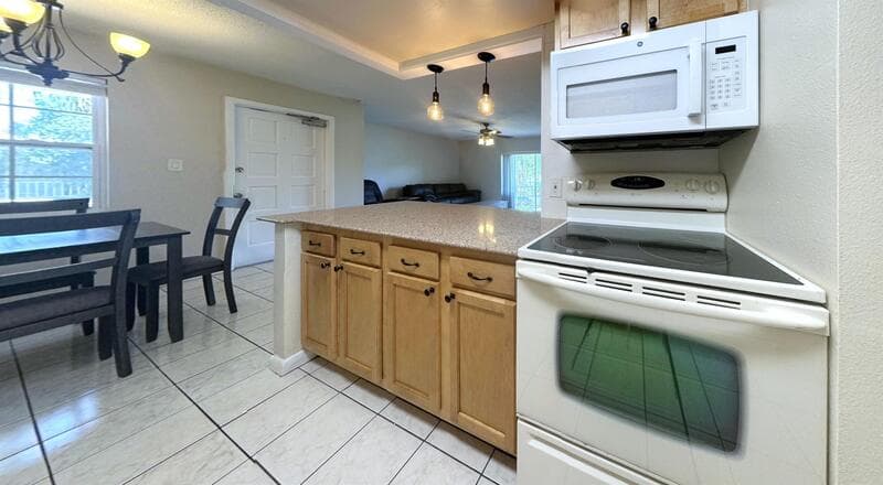Seminole Condo: 8300 Bardmoor Boulevard - 210