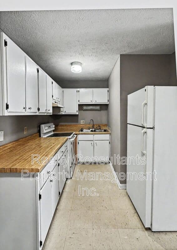 Fayetteville House: 5916 Aftonshire Drive