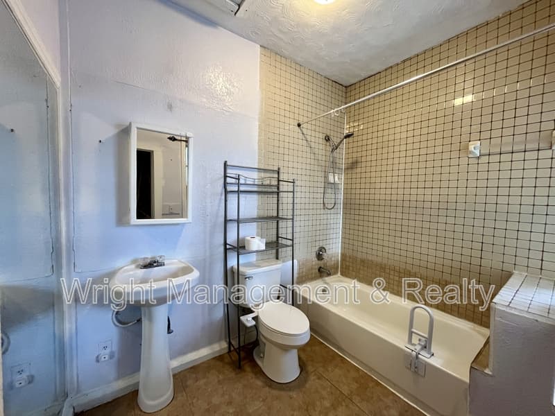Tampa House: 2913 West Tampa Bay Boulevard