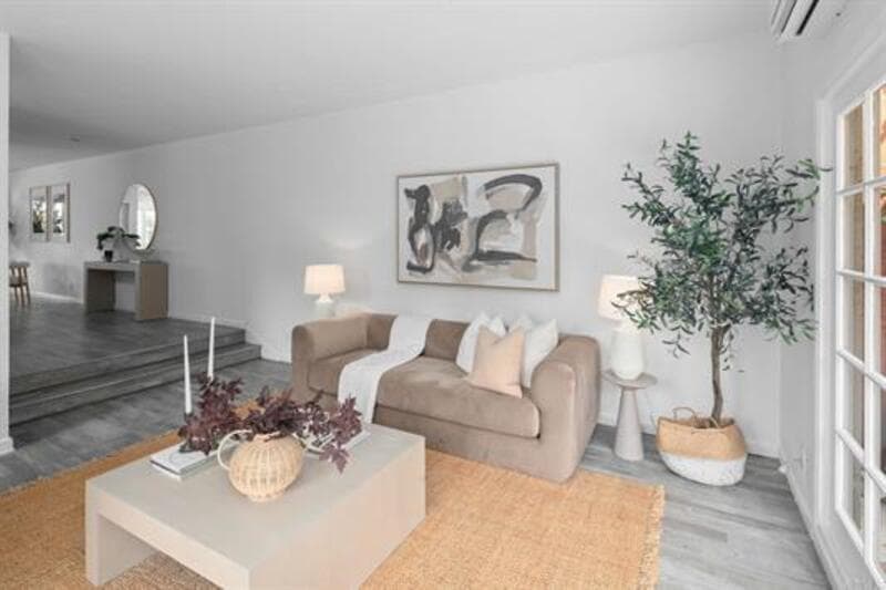San Diego Townhome: 3711 Columbia Street