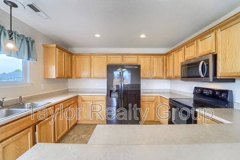 Lochbuie House: 851 Ponderosa Lane