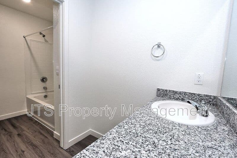 Roseville House: 2049 Shady Tree Circle