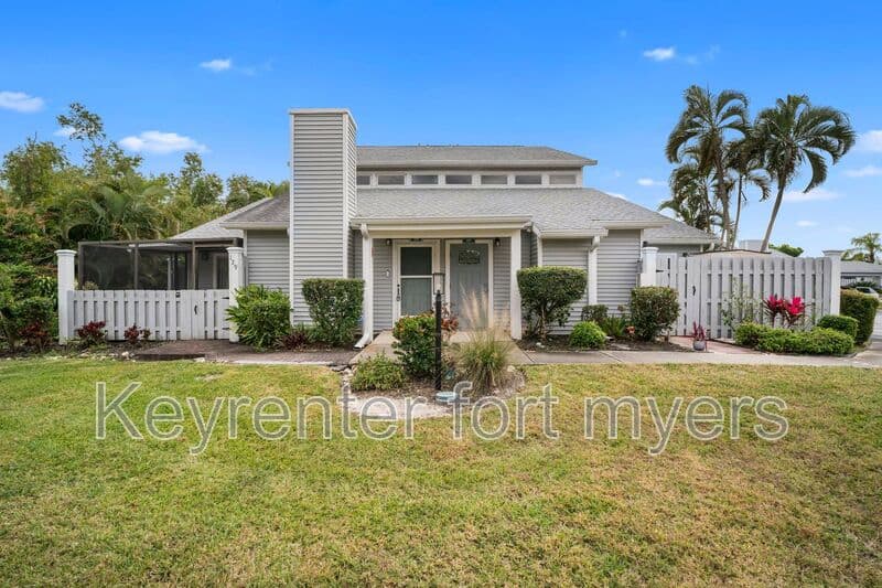 Fort Myers House: 6213 Timberwood Cir