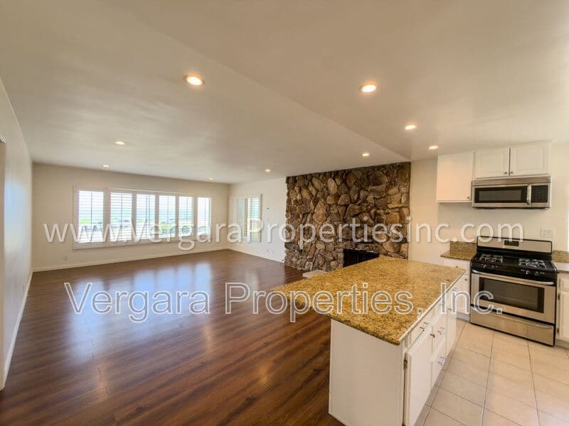 Redondo Beach Condo: 1806 Esplanade