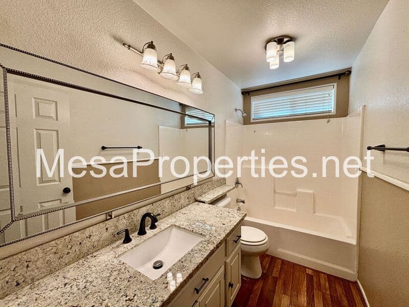 Victorville House: 12604 Sunglow Lane