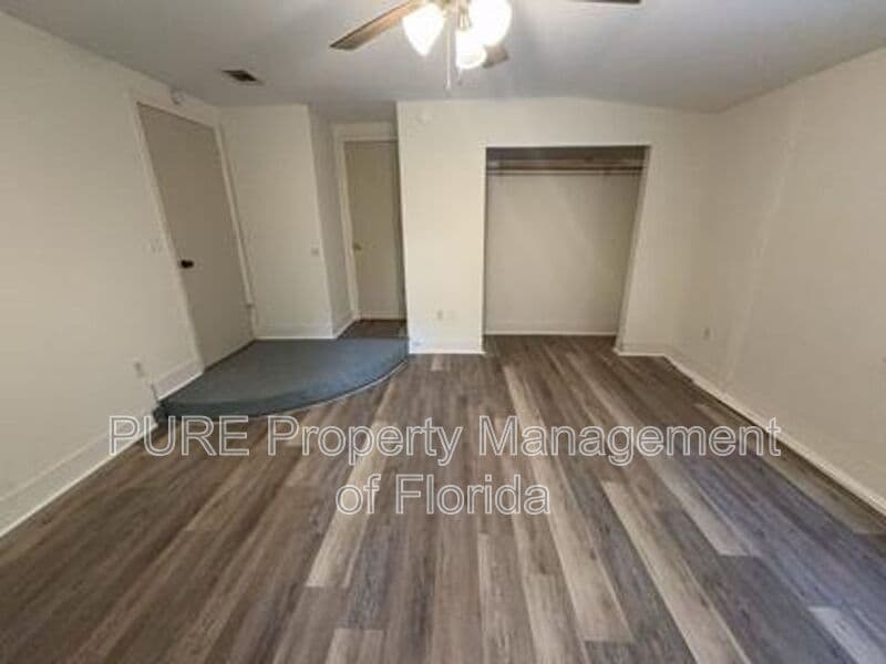 Ocala House: 595 NW 100th St